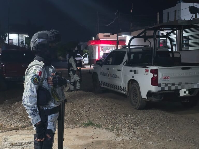 Asesinan a balazos a dos hombres en Lomas Verdes en Culiacán, otro más resulta herido.