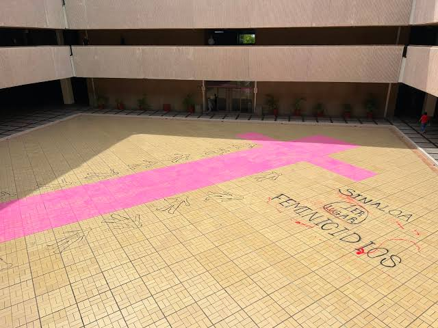 Colectivas Feministas Protestan en Palacio de Gobierno ante Incremento de Feminicidios